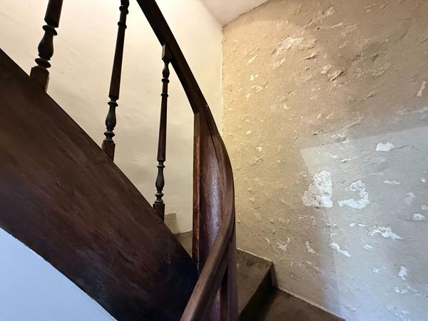 Maison d'habitation divisé en 3 appartements