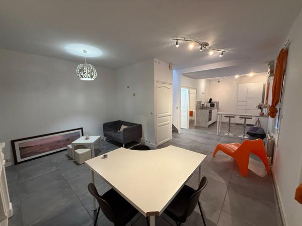 Maison d'habitation divisé en 3 appartements