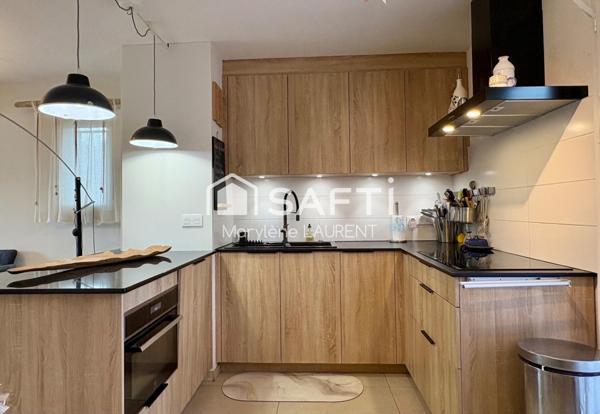 Maison mitoyenne d’un coté,3 chambres,1 bureau ,jardin