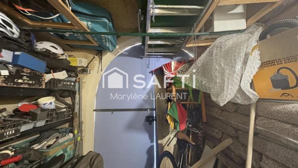 Maison mitoyenne d’un coté,3 chambres,1 bureau ,jardin