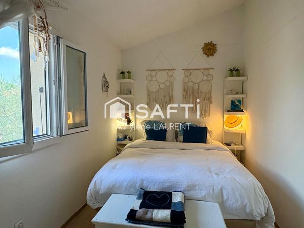 Maison mitoyenne d’un coté,3 chambres,1 bureau ,jardin