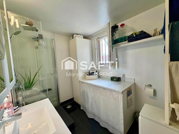 Maison mitoyenne d’un coté,3 chambres,1 bureau ,jardin