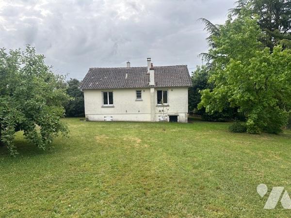 Une Maison avec un beau jardin à PONT SUR YONNE