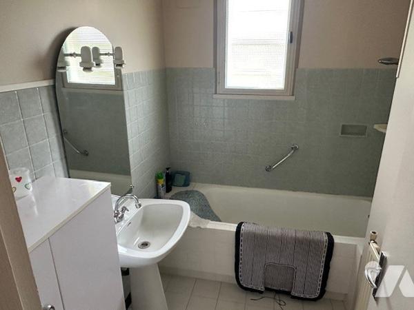 Une Maison avec un beau jardin à PONT SUR YONNE