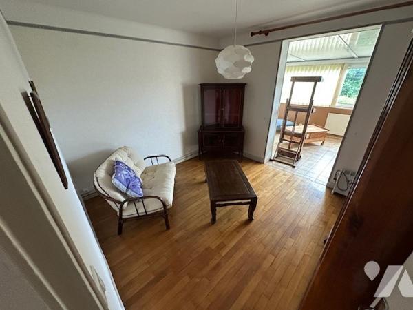 Une Maison avec un beau jardin à PONT SUR YONNE