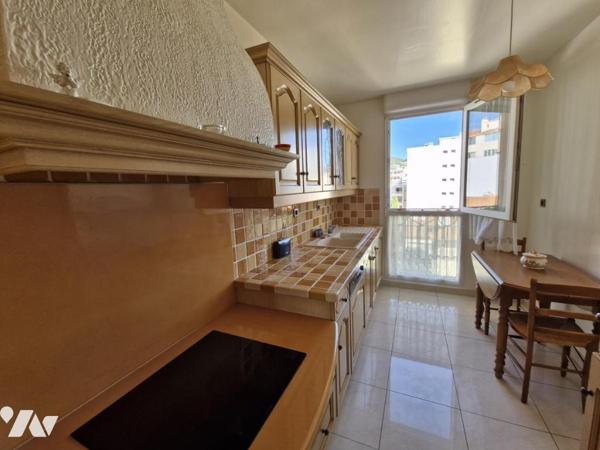 Appartement T4 - CENTRE VILLE - DERNIER ETAGE - TERRASSE - GARAGE