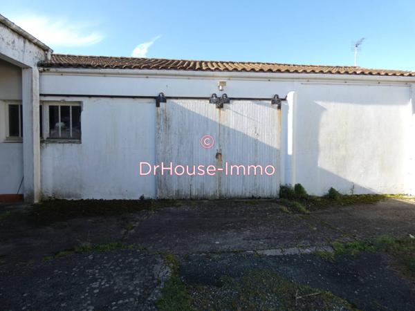 Parking / Box à vendre de 140 m²