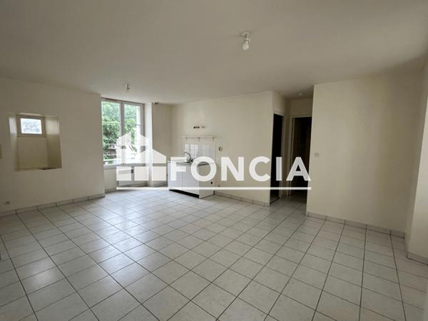 Location Appartement 2 pièces 42.4 m² - 10 RUE DU COLLEGE Chatellerault 86100