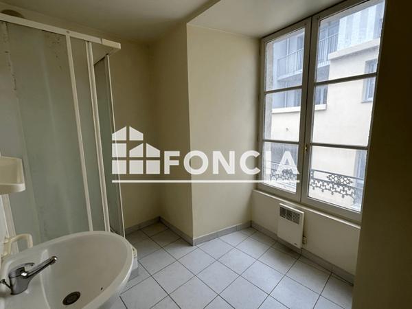 Location Appartement 2 pièces 42.4 m² - 10 RUE DU COLLEGE Chatellerault 86100