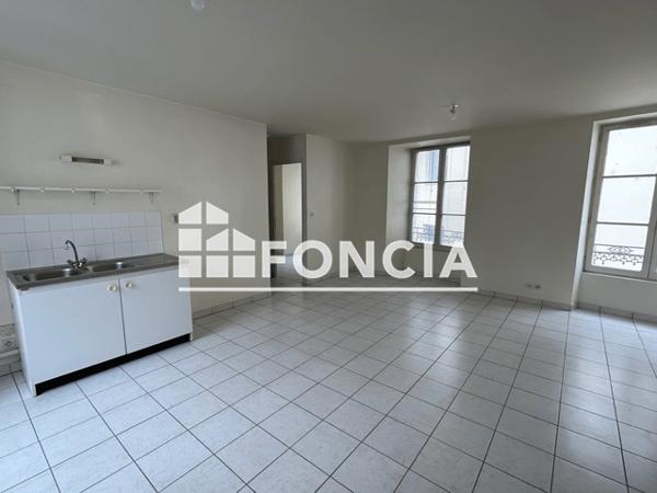 Location Appartement 2 pièces 42.4 m² - 10 RUE DU COLLEGE Chatellerault 86100
