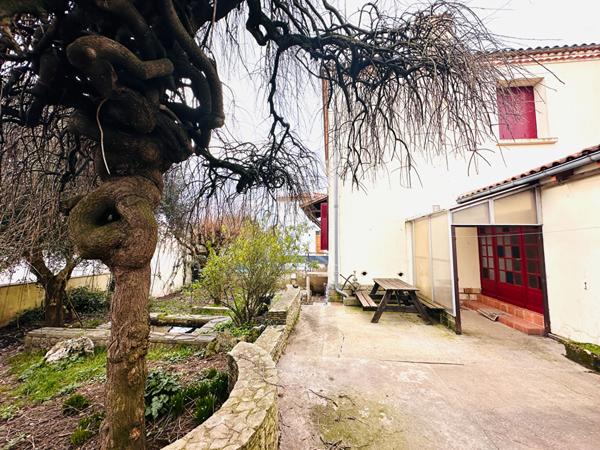 Maison familiale - Rive droite de Saintes, secteur recherché