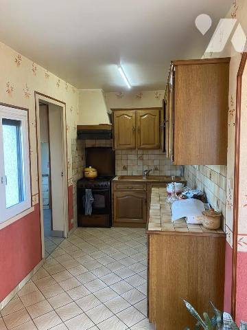 MAISON avec BATIMENTS ET TERRAIN