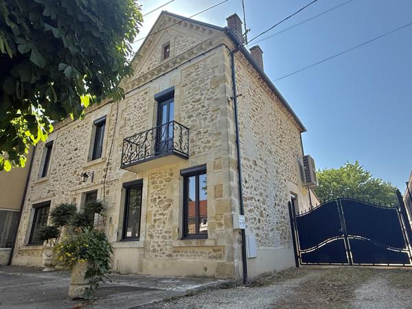 Saint-Vite (47500) LOT ET GARONNE Saint Vite Maison en pierre avec 3 chambres, maison des ami et jardin