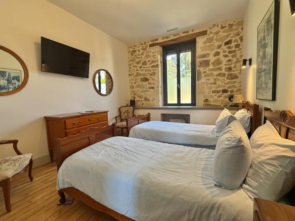 Saint-Vite (47500) LOT ET GARONNE Saint Vite Maison en pierre avec 3 chambres, maison des ami et jardin