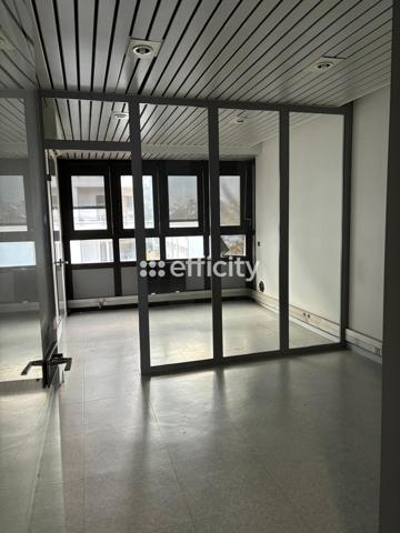 Bureau 8 pièces - 129 m²