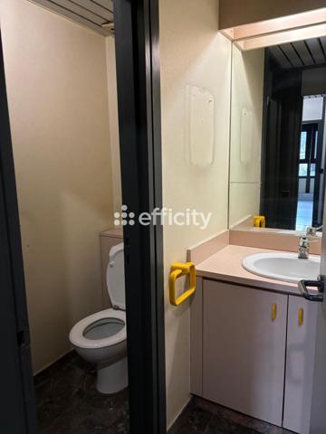 Bureau 8 pièces - 129 m²