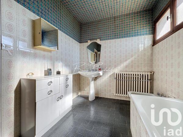 Maison traditionnelle 5 pièces de 140 m² à Vayres (33870)