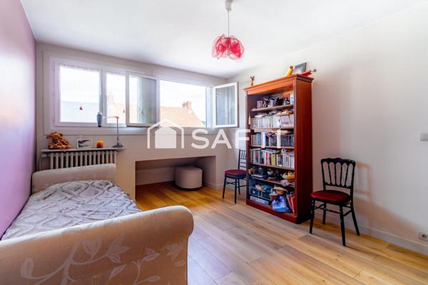 Une maison familiale rare aux volumes généreux, avec jardin, terrasse et espace professionnel indépendant.