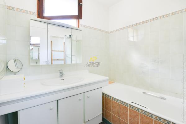 Appartement VUE SUR SEINE 262 000 € **  - Référence  2074