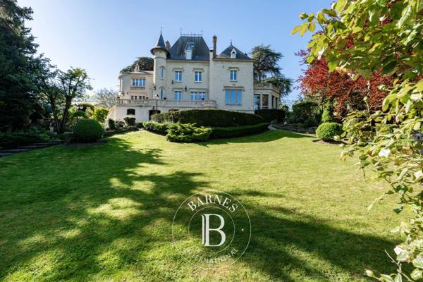 Rueil-Malmaison, Maison 5 Chambres -  500 m² à vendre