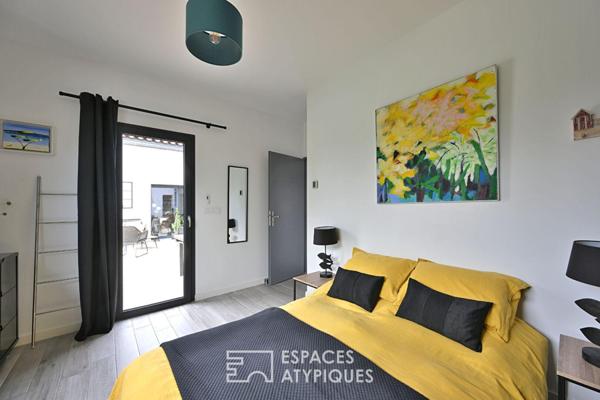 Villa contemporaine de plain pied avec piscine et vue