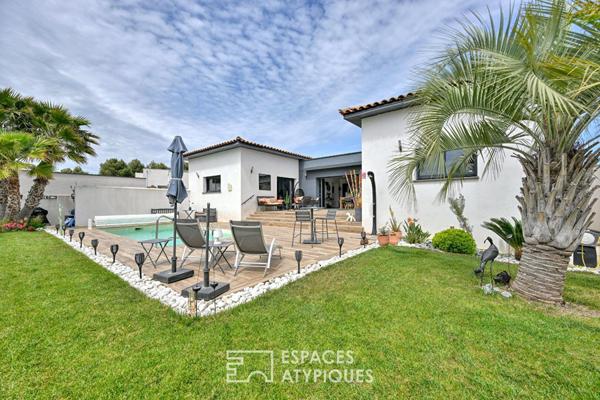Villa contemporaine de plain pied avec piscine et vue