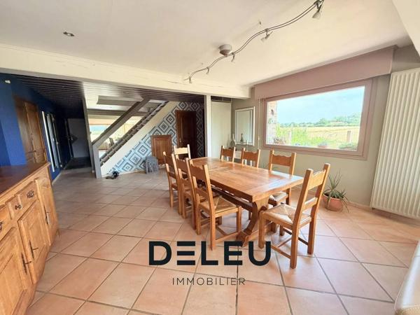 MAISON INDIVIDUELLE DE 160 M² – 3 CHAMBRES, BUREAU, GARAGE, JARDIN ET STATIONNEMENTS – ENVIRONNEMENT CAMPAGNE