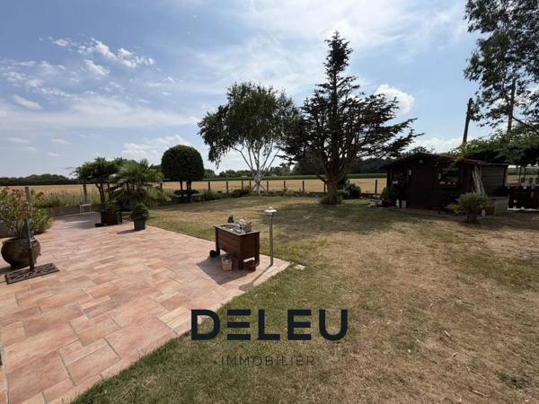 MAISON INDIVIDUELLE DE 160 M² – 3 CHAMBRES, BUREAU, GARAGE, JARDIN ET STATIONNEMENTS – ENVIRONNEMENT CAMPAGNE