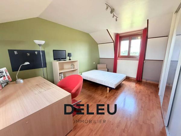 MAISON INDIVIDUELLE DE 160 M² – 3 CHAMBRES, BUREAU, GARAGE, JARDIN ET STATIONNEMENTS – ENVIRONNEMENT CAMPAGNE