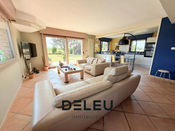 MAISON INDIVIDUELLE DE 160 M² – 3 CHAMBRES, BUREAU, GARAGE, JARDIN ET STATIONNEMENTS – ENVIRONNEMENT CAMPAGNE