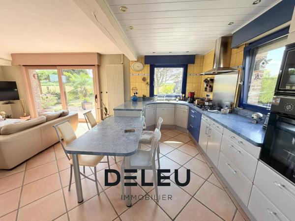 MAISON INDIVIDUELLE DE 160 M² – 3 CHAMBRES, BUREAU, GARAGE, JARDIN ET STATIONNEMENTS – ENVIRONNEMENT CAMPAGNE