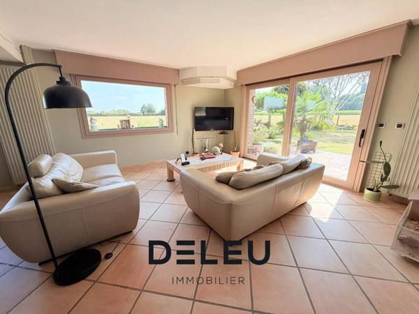 MAISON INDIVIDUELLE DE 160 M² – 3 CHAMBRES, BUREAU, GARAGE, JARDIN ET STATIONNEMENTS – ENVIRONNEMENT CAMPAGNE