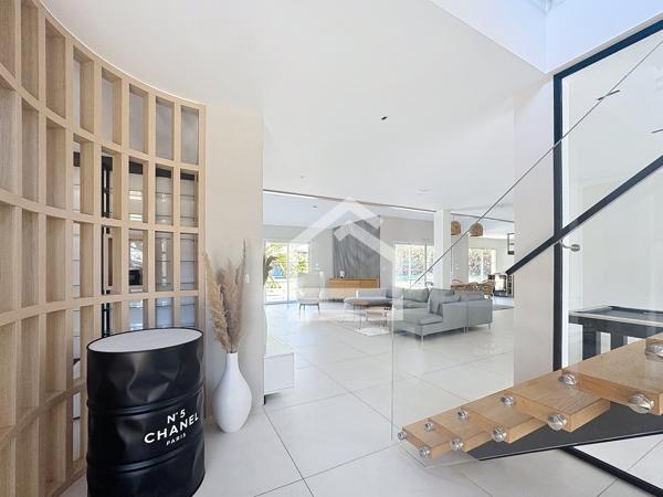 Maison 8 pièce(s) 5 chambre(s) 328 m²