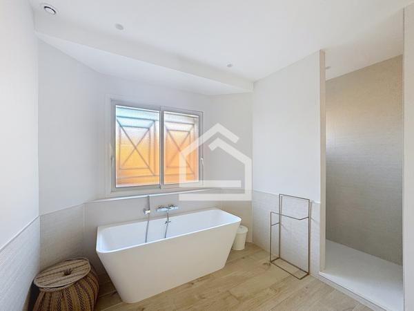 Maison 8 pièce(s) 5 chambre(s) 328 m²