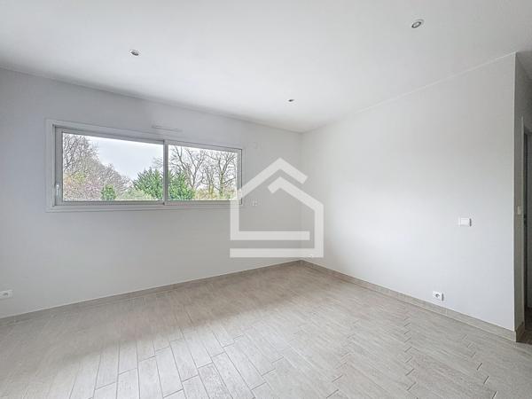 Maison 8 pièce(s) 5 chambre(s) 328 m²