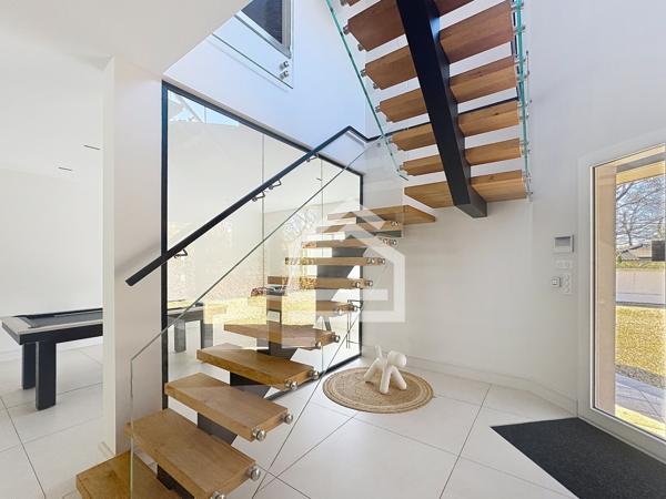 Maison 8 pièce(s) 5 chambre(s) 328 m²