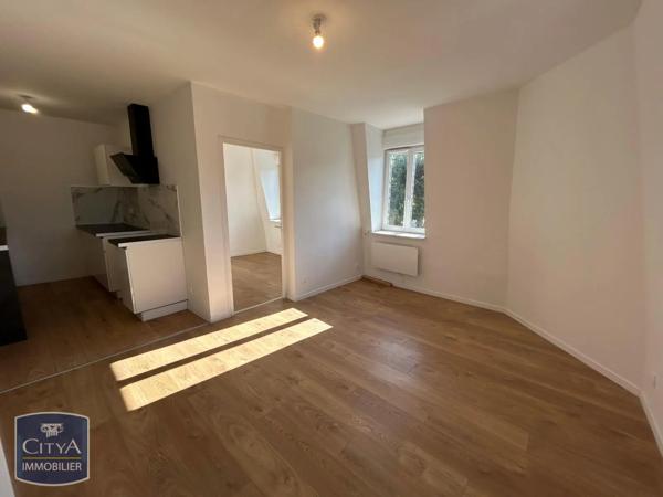Appartement à louer 2 pièces 46.3m² Saint-Quentin (02100)