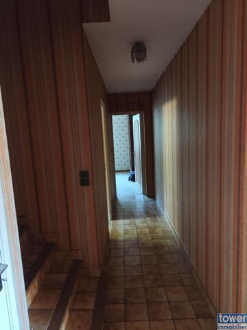 Maison individuelle avec vue dominante, proche de la ville