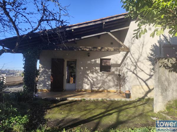 Maison individuelle avec vue dominante, proche de la ville