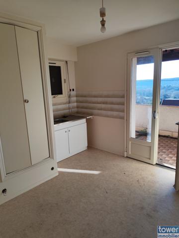 Maison individuelle avec vue dominante, proche de la ville