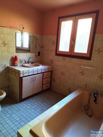 Maison individuelle avec vue dominante, proche de la ville