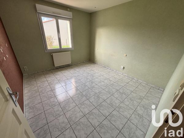 Pavillon 4 pièces de 94 m² à Parthenay (79200)