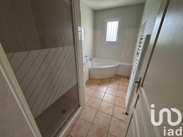 Pavillon 4 pièces de 94 m² à Parthenay (79200)