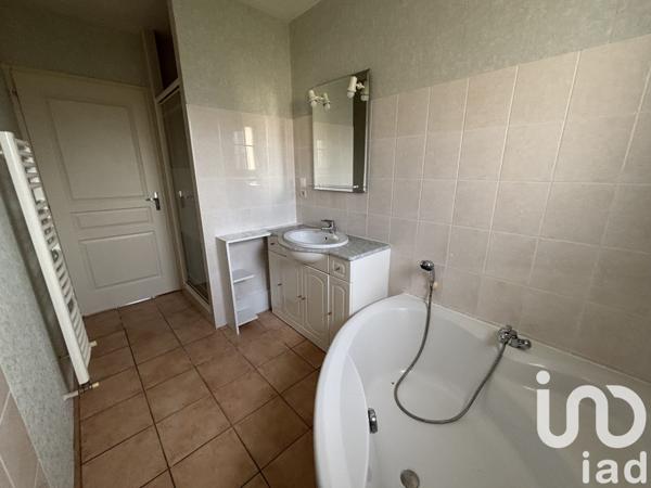 Pavillon 4 pièces de 94 m² à Parthenay (79200)