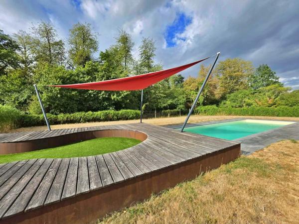 Maison à vendre 9 pièces KEMBS LOECHLE (68).Belle maison contemporaine de 250 m², 14 ares, avec piscine, en lisière de forêt.
