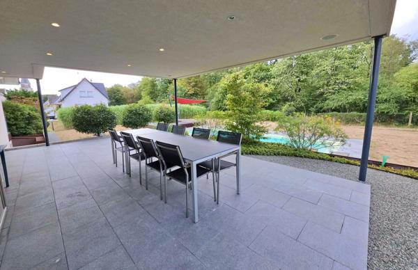 Maison à vendre 9 pièces KEMBS LOECHLE (68).Belle maison contemporaine de 250 m², 14 ares, avec piscine, en lisière de forêt.