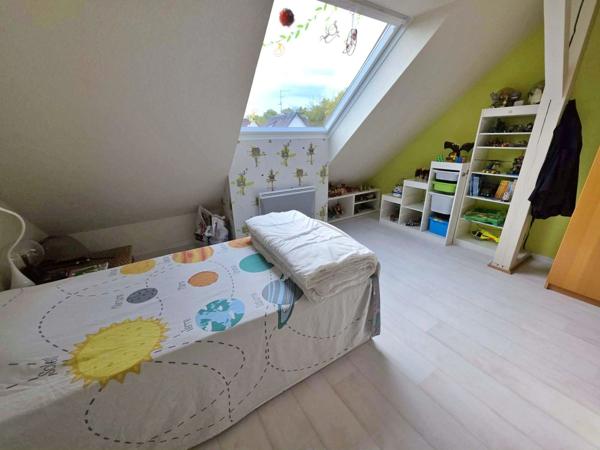 Maison à vendre 9 pièces KEMBS LOECHLE (68).Belle maison contemporaine de 250 m², 14 ares, avec piscine, en lisière de forêt.