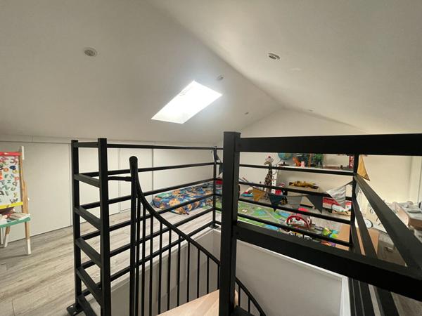 Charme contemporain d'une maison familiale avec piscine et garage à Talence