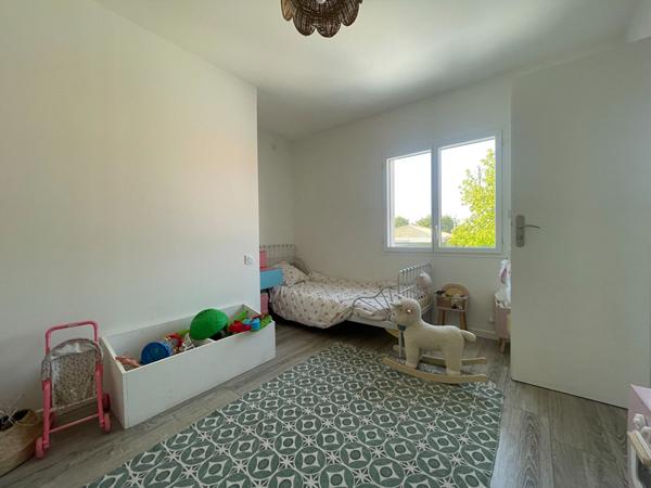 Charme contemporain d'une maison familiale avec piscine et garage à Talence