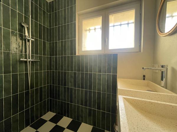 Charme contemporain d'une maison familiale avec piscine et garage à Talence